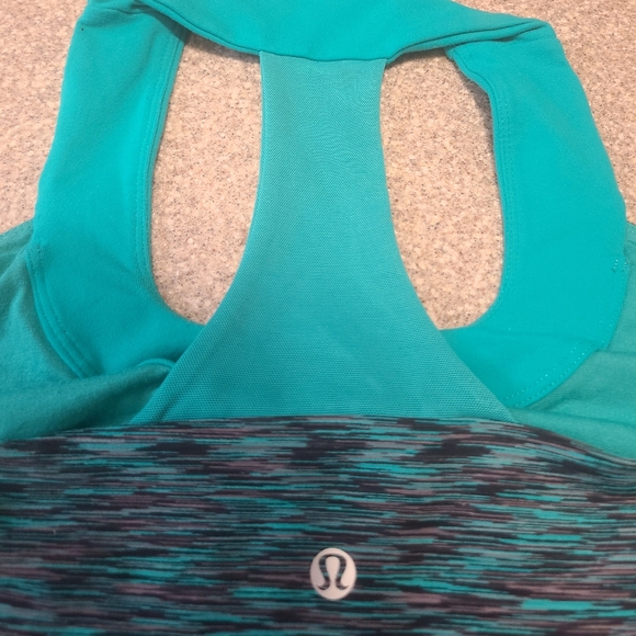 Womens lululemon tank size 8 - Picture 6 of 6